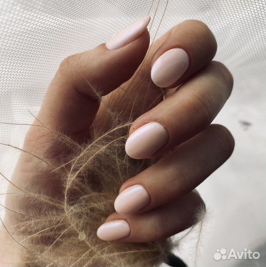 Модель на маникюр с покрытием гель лак
