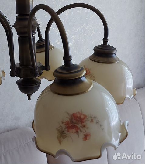 Продам люстру