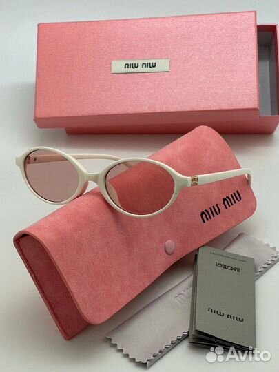 Солнцезащитные очки MIU MIU