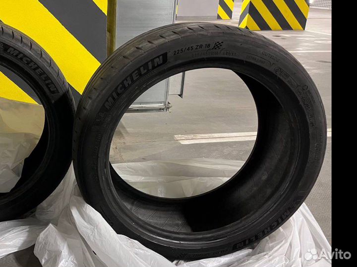 Michelin Pilot Sport 4 225/45 R18 Z