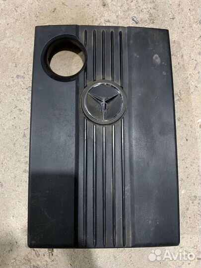 Крышка двигателя Mercedes Benz W212 OM 271.958