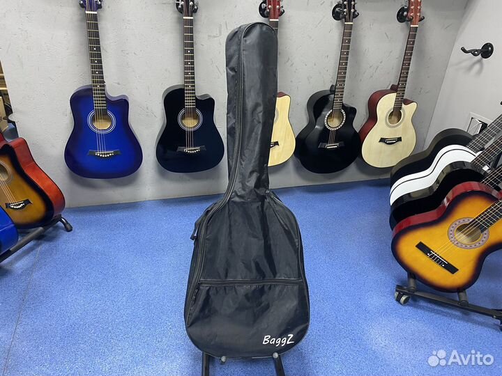 Гитара (полноразмерная) с чехлом и тюнером