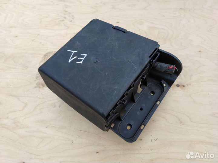 Корпус предохранителей на Опель Мерива А