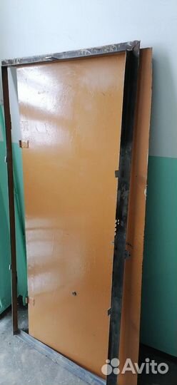 Дверь входная железная