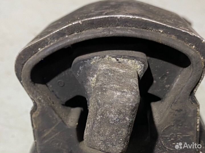 Опора кпп с кронштейном Mercedes Benz W203