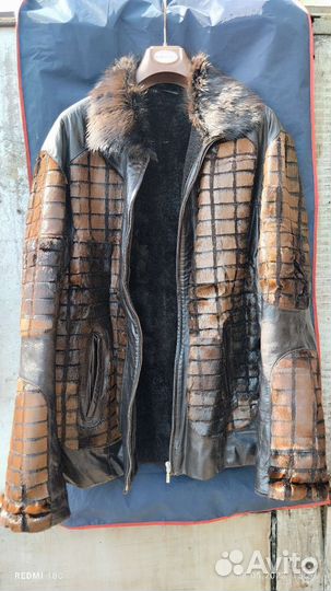 Мужской кожаный бомбер