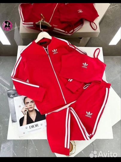 Женский спортивный костюм