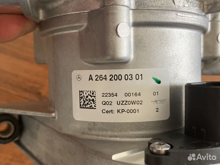 Помпа Mercedes W205 W213 M264 а2642000301