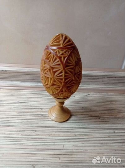 Деревянное резное яйцо