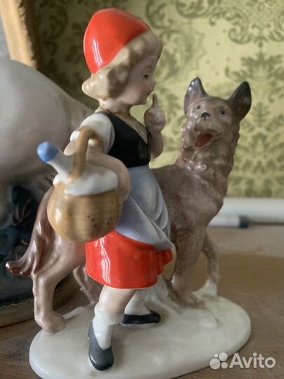 Фарфоровые статуэтки красная шапочка и волк