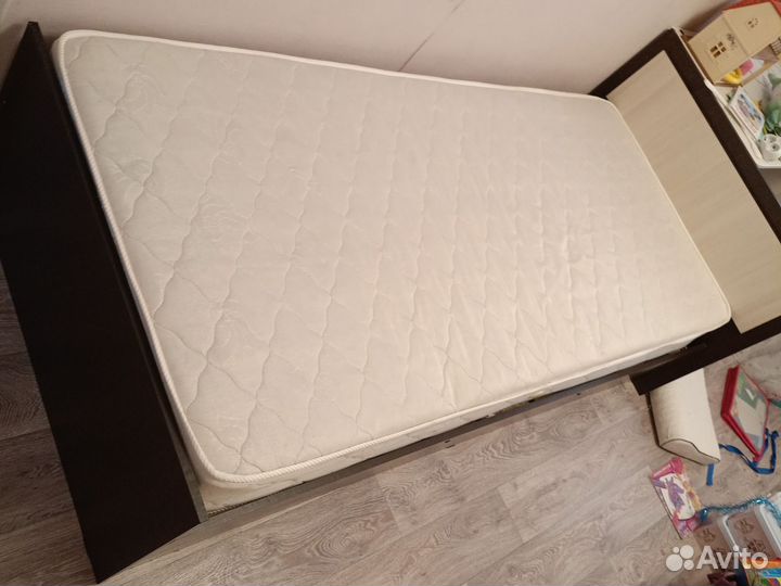 Кровать бу 90х200 с матрасом
