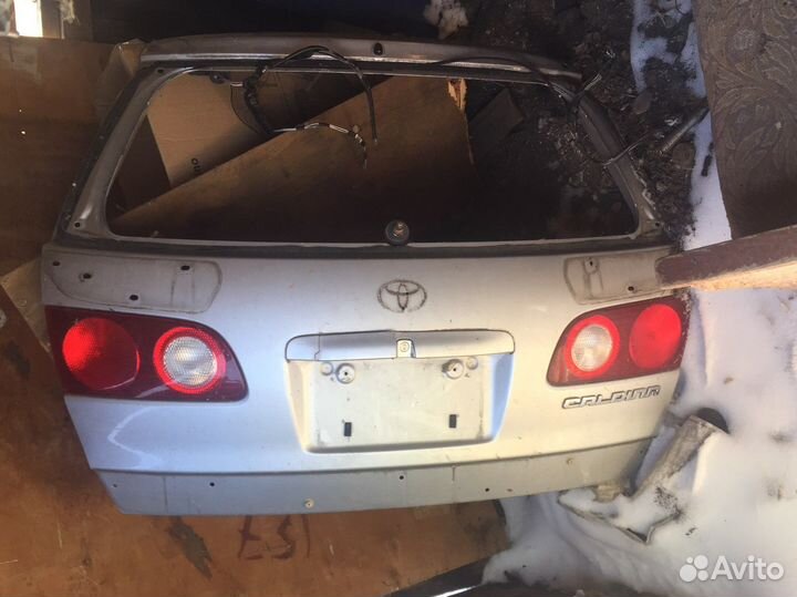 Крышка багажгика на тойота калдина