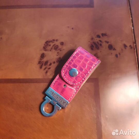 Флешка в кожаном чехле Крокодил