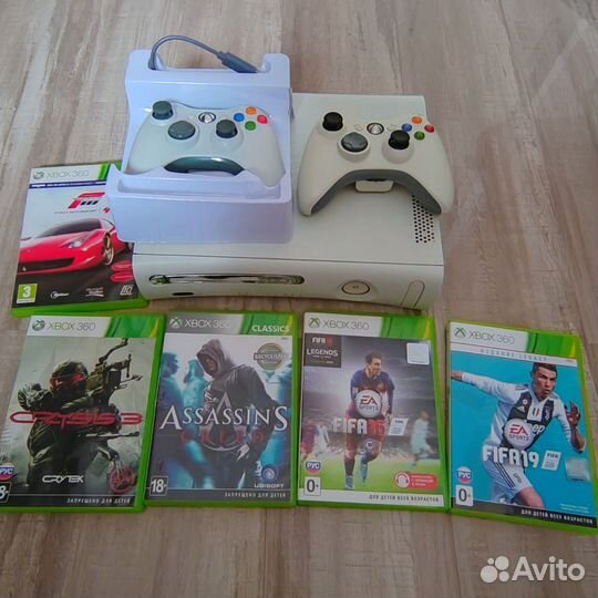 Приставка Xbox 360 и 5 дисков лицензионных