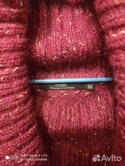 Вязаный свитер женский