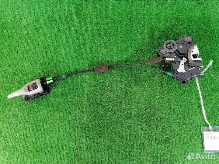 Замок двери передний правый Toyota Corolla Rumion