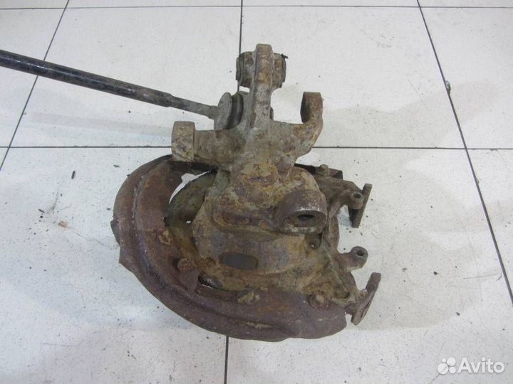 Кулак задний левый