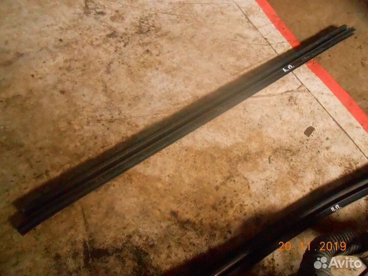 Уплотнитель стекла переднего левого (внутренний )