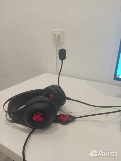 Проводные наушники с микрофоном