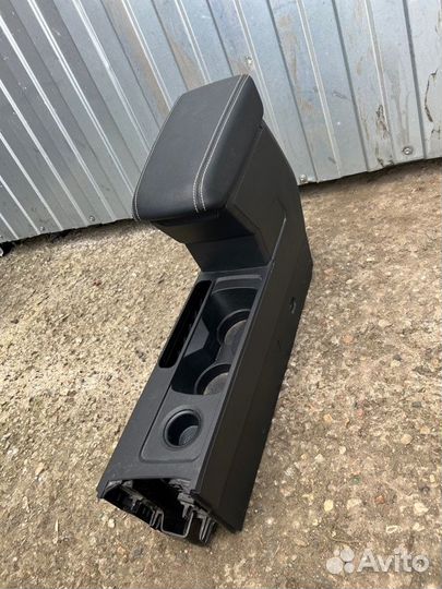 Подлокотник Renault Arkana JC2D H5HA450 2019