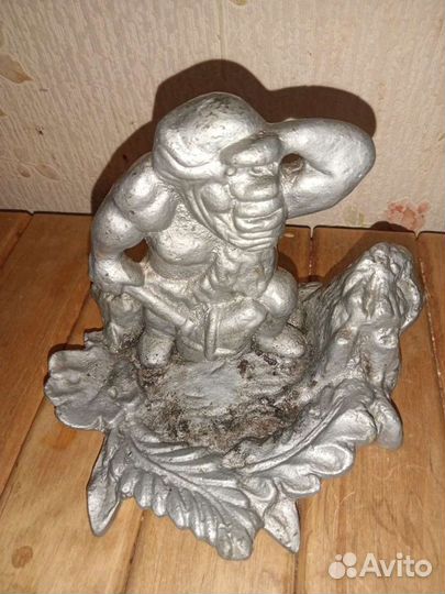 Пепельница первобытного человека бронза