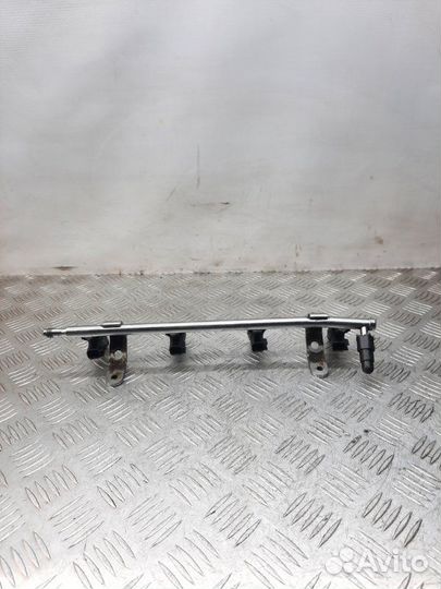 Топливная рампа Dodge Neon 2 2.0 2005