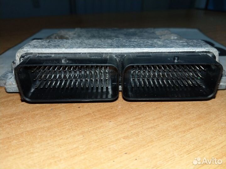 Блок управления двс 1,6 рено логан 2013 год K7M