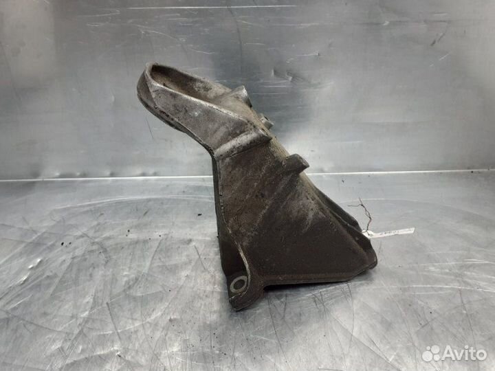 Кронштейн двигателя левый Audi 100 C4 1991-1994