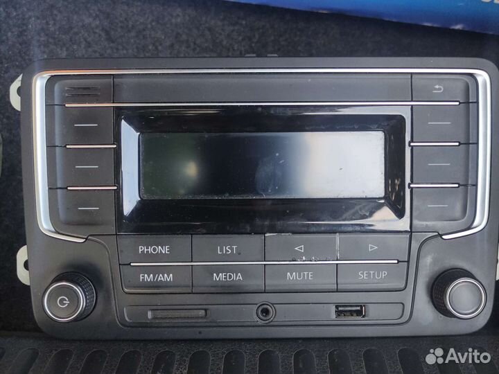 Штатная магнитола на Фольксваген Поло