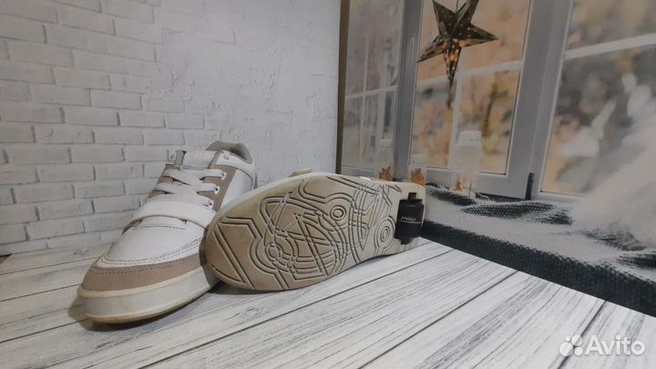 Кроссовки с роликовым колесом