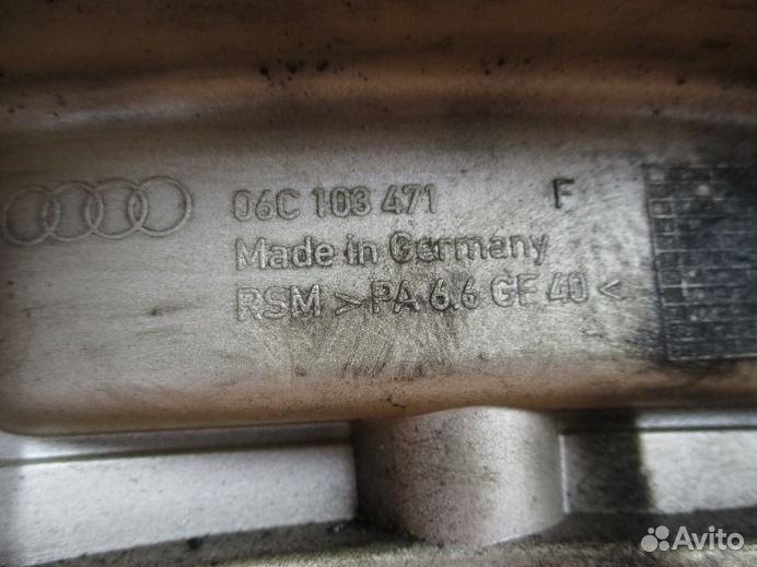 Крышка клапанная гбц Ауди 3.0i левая 06C103471F