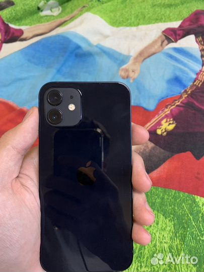 Телефон iPhone 12