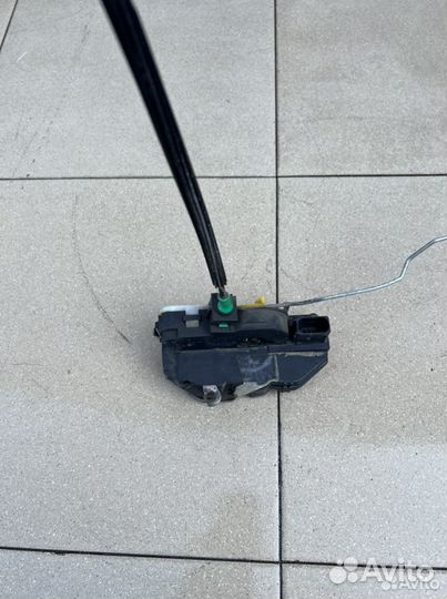Замок двери задний левый Chevrolet Круз