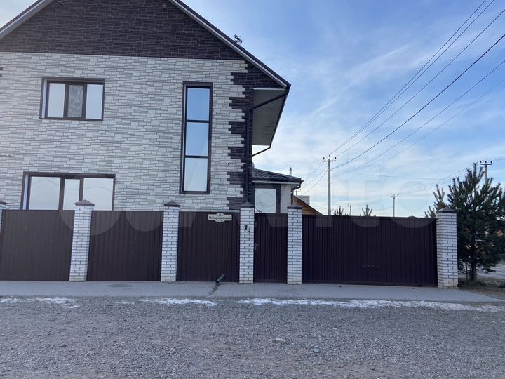 Коттедж 190 м² на участке 10 сот.