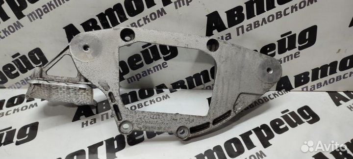 Кронштейн редуктора Audi Q5 8R cdnc 07.09.2011