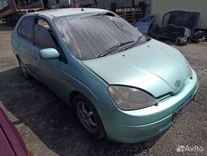 Водяной насос помпа Toyota prius NHW10