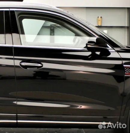 Передняя правая дверь Hongqi HS5
