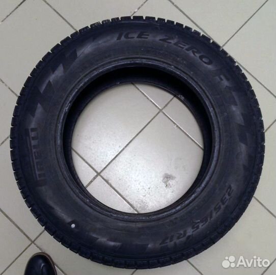 Pirelli Ice Zero 235/65 R17