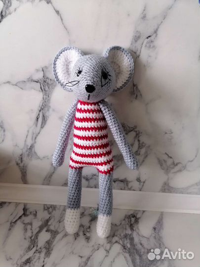 Вязаная игрушка мышка