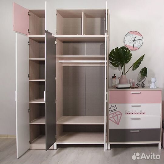 Шкафы, комод и письменный стол