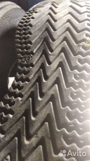 Мужские кроссовки летние 37 размер