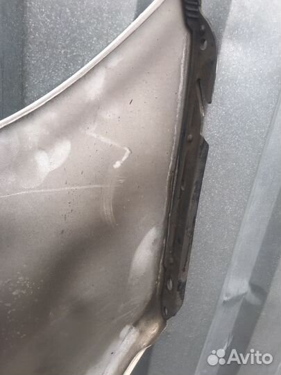 Крыло на mercedes 220 левое