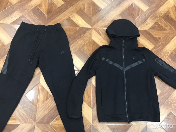 Nike tech fleece black