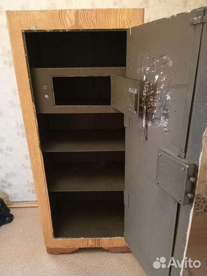 Сейф металлический