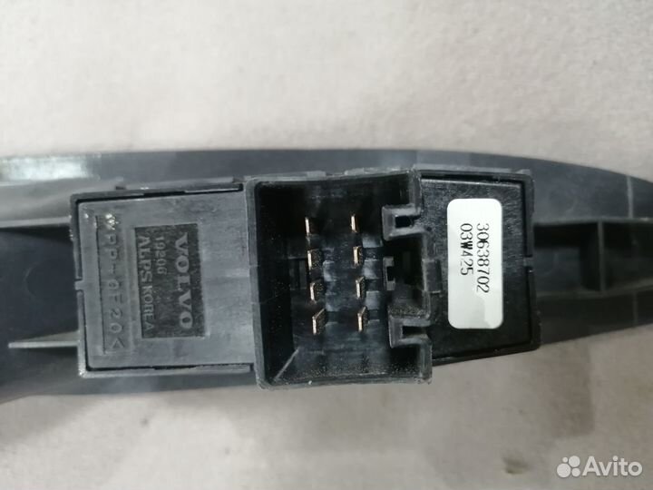 Кнопка стеклоподъемн.перед прав.Volvo S40 2001-04