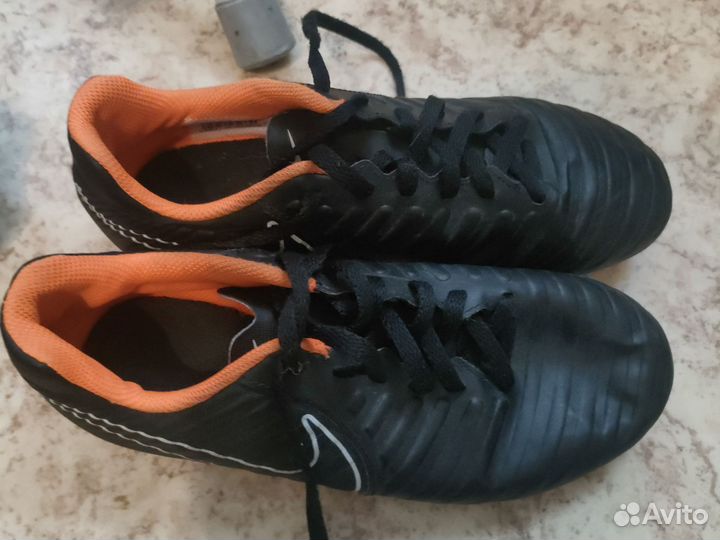 Футбольные бутсы Nike tempo