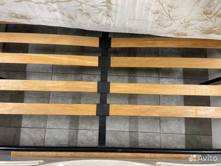 Кровать двухспальная с матрасом 160 200