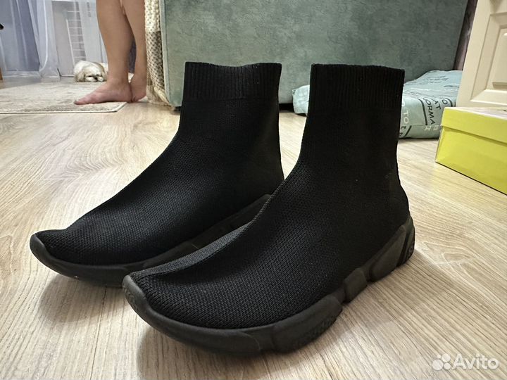 Кроссовки женские