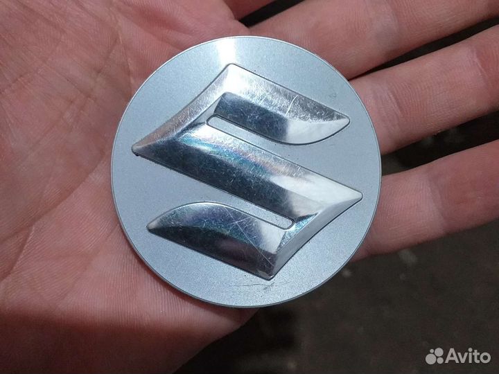 Колпачек в диск сузуки