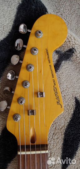 Электрогитара Juno (изготовлено совместно Fender)